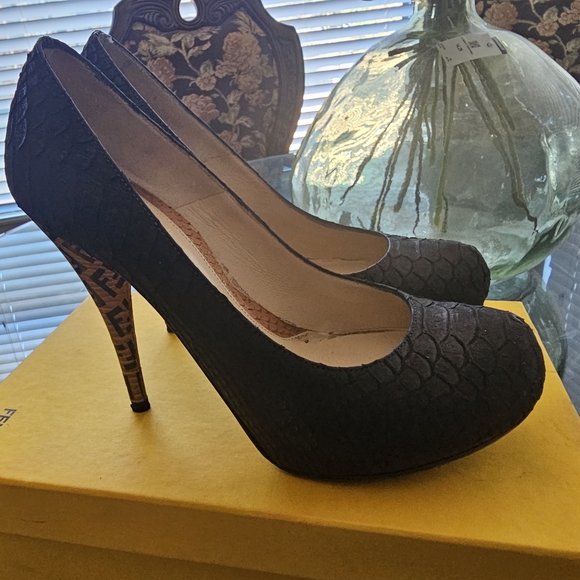 Fendi Black Textured Women's Heels - Picture 5 of 12